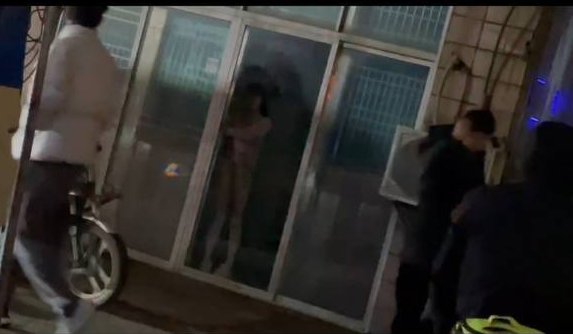 前段时间和朋友在大学城吃晚上，